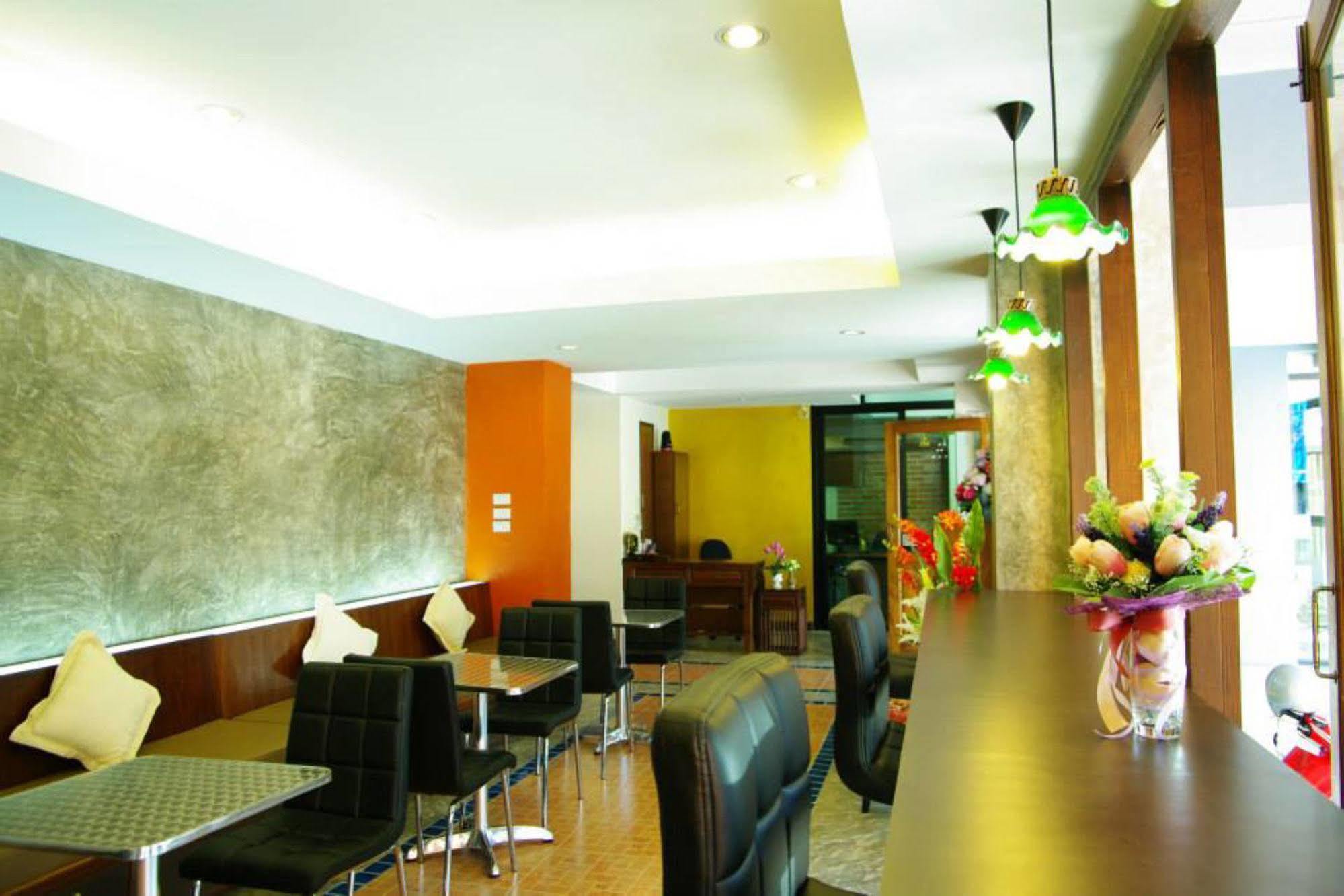 Oyo 233 Sunshine House Hotel Chiang Mai Luaran gambar