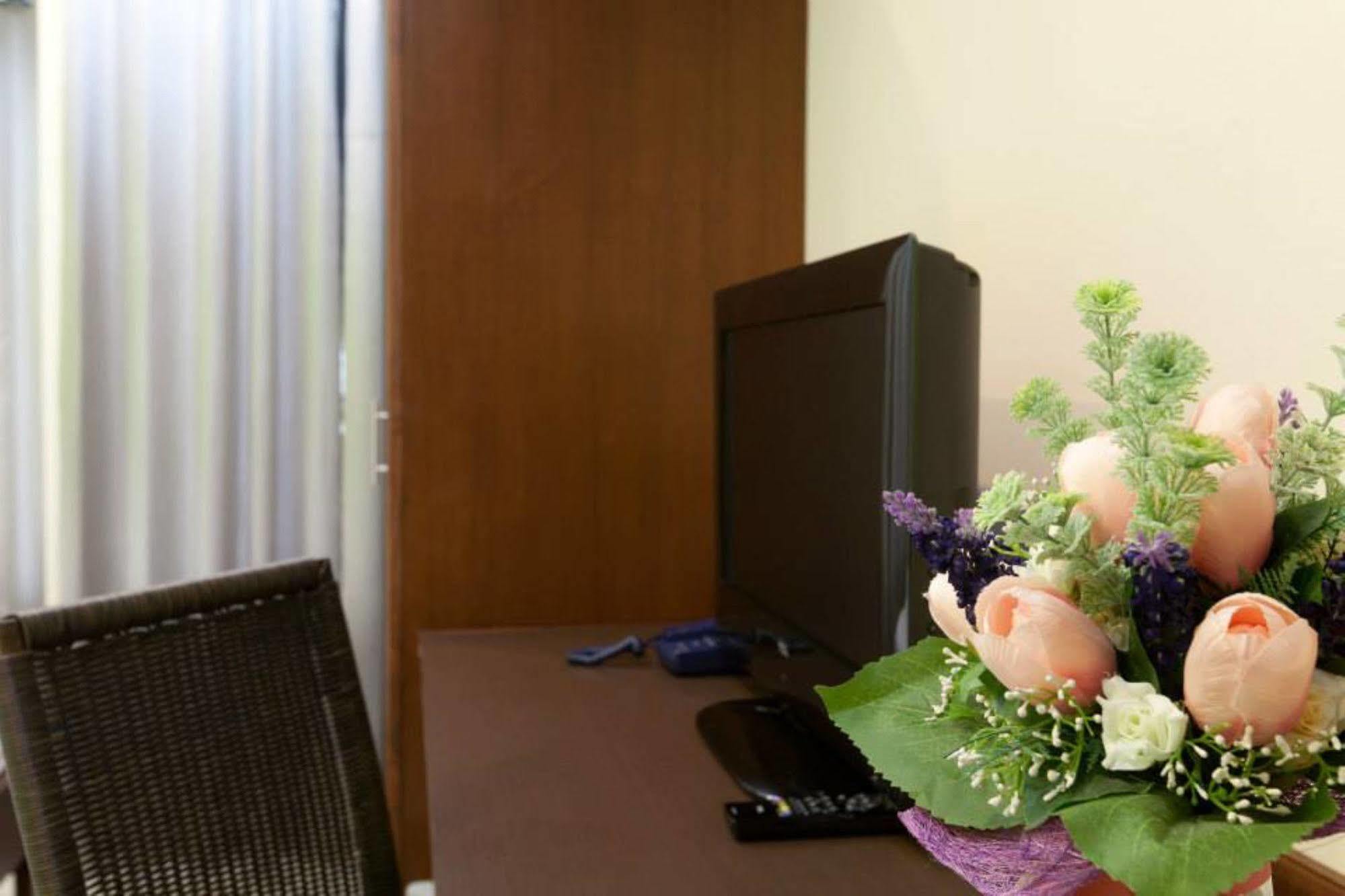 Oyo 233 Sunshine House Hotel Chiang Mai Luaran gambar