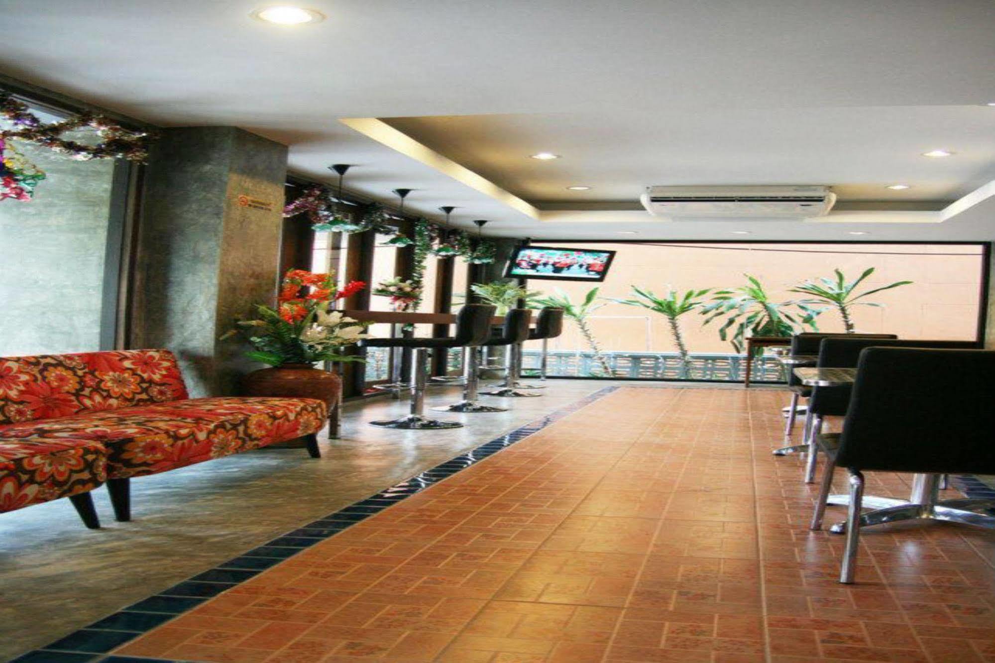 Oyo 233 Sunshine House Hotel Chiang Mai Luaran gambar