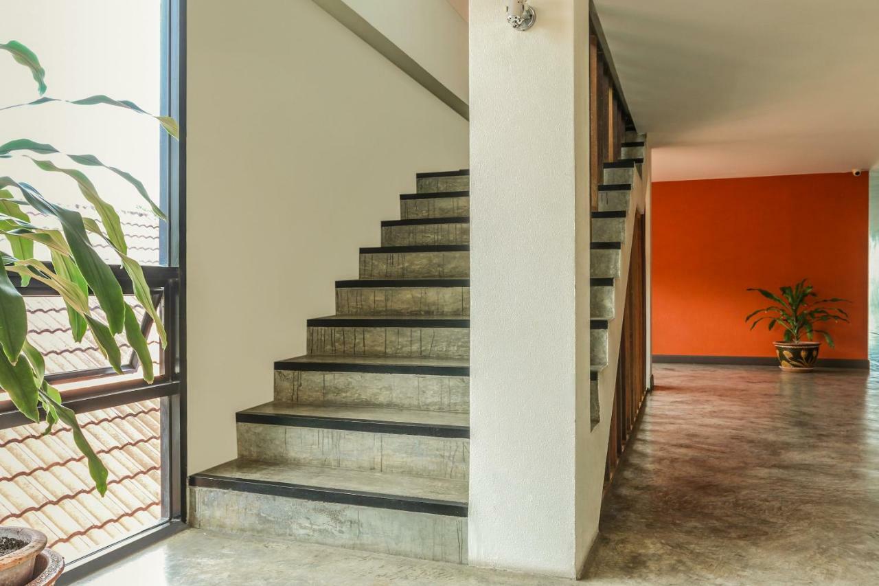 Oyo 233 Sunshine House Hotel Chiang Mai Luaran gambar
